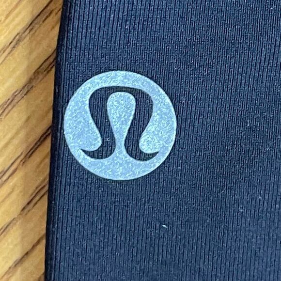 Lululemon x SoulCycle Collab Pace Rival Skull Crop Leggings Black White Mid-Rise - Picture 7 of 10